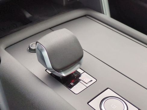 New 2026 Land Rover Discovery Limited Edition image 34