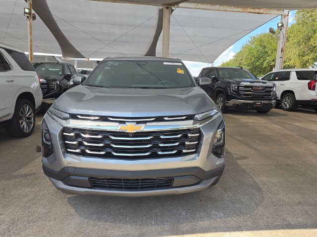 Used 2025 Chevrolet Equinox LT AWD/4WD image 2