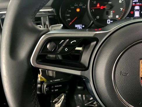 Used 2020 Porsche Macan image 23