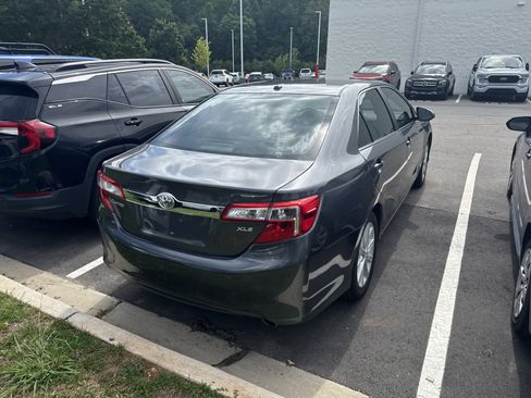 Used 2012 Toyota Camry XLE w/ Leather Pkg FWD image 7