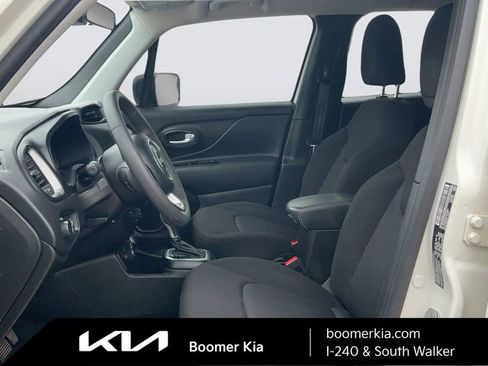 Used 2023 Jeep Renegade Latitude AWD/4WD image 17