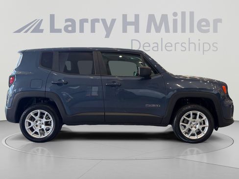 Used 2023 Jeep Renegade Latitude AWD/4WD image 6