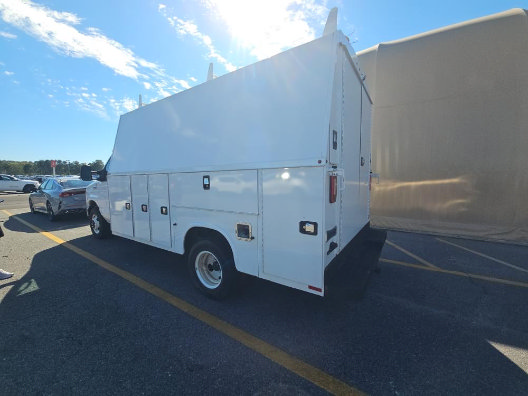 Used 2023 Ford E-450 and Econoline 450 Super Duty w/ Power Windows & Locks Group RWD image 4