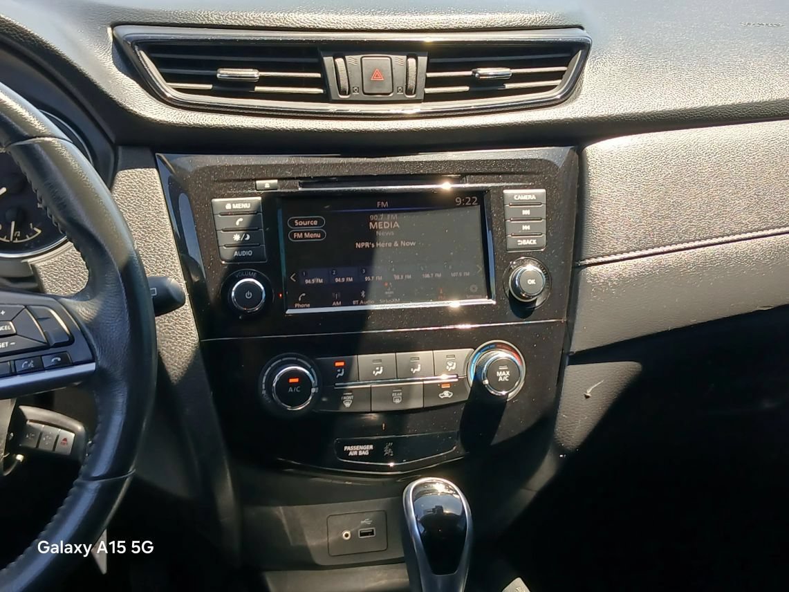 Used 2020 Nissan Rogue S FWD image 32