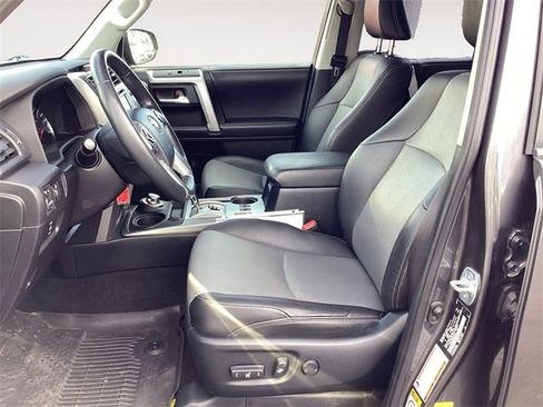 Used 2019 Toyota 4Runner SR5 Premium image 9