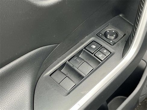 Used 2020 Toyota RAV4 LE image 27