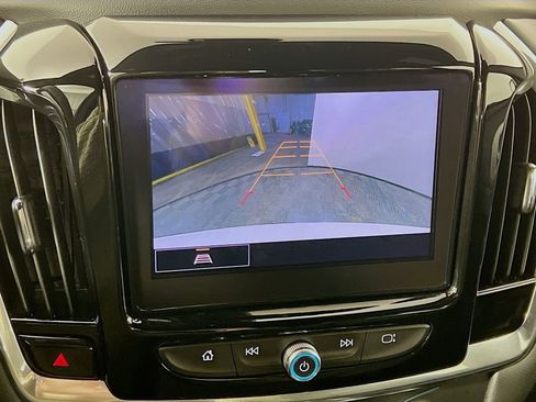 Used 2022 Chevrolet Traverse LT image 13