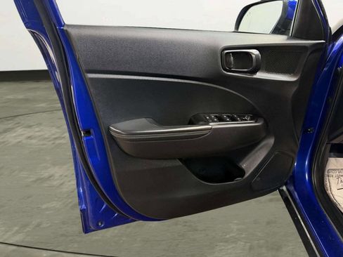 Used 2023 Hyundai Venue Limited image 12