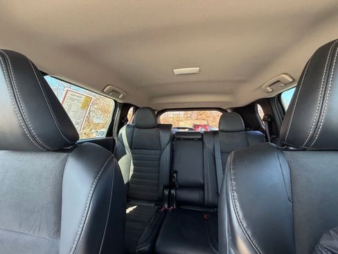 Used 2023 Mitsubishi Outlander SE image 36