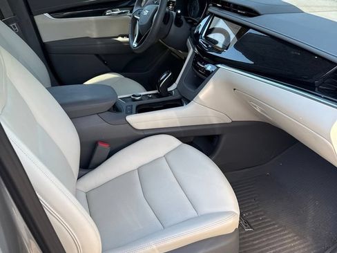 Used 2024 Cadillac XT6 Premium Luxury w/ Technology Package AWD/4WD image 7