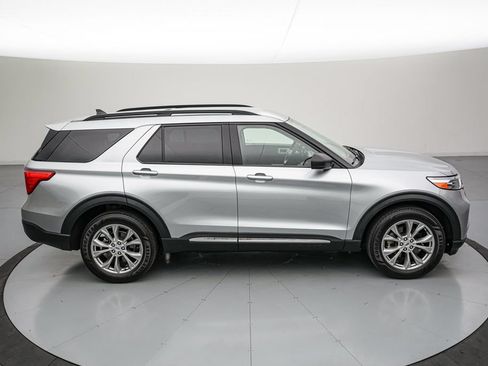 Certified 2023 Ford Explorer XLT w/ Equipment Group 202A AWD/4WD image 3