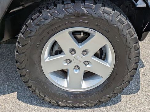 Certified 2017 Jeep Wrangler Unlimited Sport w/ Quick Order Package 24S AWD/4WD image 15
