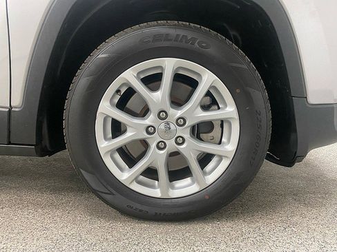 Used 2014 Jeep Cherokee Latitude image 19