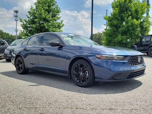 Certified 2025 Honda Accord SE image 3