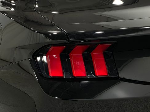 Used 2026 Ford Mustang Coupe RWD image 31