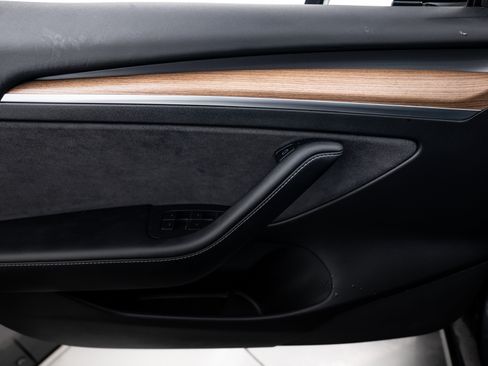 Used 2021 Tesla Model 3 Long Range image 16