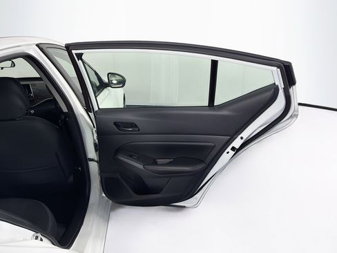 Used 2025 Nissan Altima 2.5 SV FWD image 30