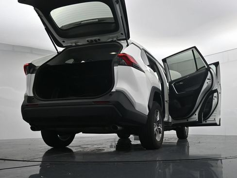 Used 2024 Toyota RAV4 XLE AWD/4WD image 30