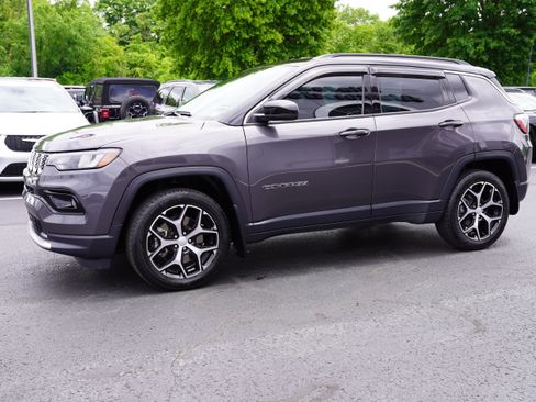 Used 2024 Jeep Compass Limited AWD/4WD image 9