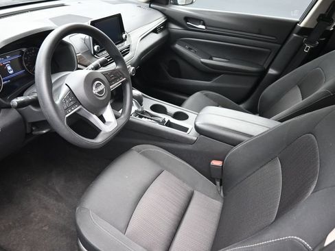 Used 2025 Nissan Altima 2.5 SV FWD image 21