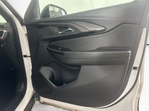 Used 2023 Chevrolet TrailBlazer RS FWD image 29
