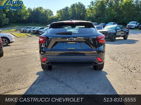 Used 2025 Chevrolet Trax RS w/ Driver Confidence Package FWD image 4