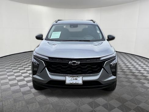 Used 2026 Chevrolet Trax LT w/ Driver Confidence Package FWD image 2