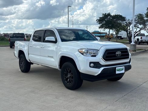 Used 2020 Toyota Tacoma SR5 RWD image 5