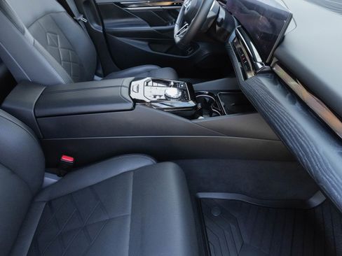 Used 2024 BMW i5 eDrive40i w/ Executive Package RWD image 13