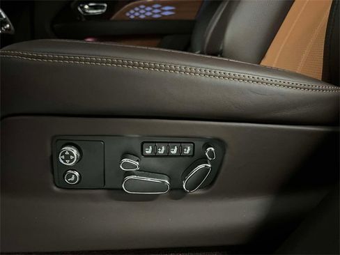 Used 2023 Bentley Bentayga Extended Wheelbase image 12