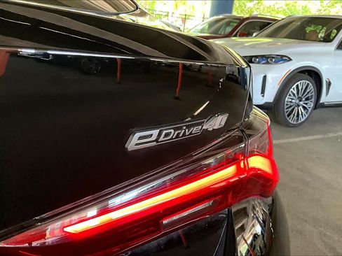 Used 2023 BMW i4 eDrive40 RWD image 7