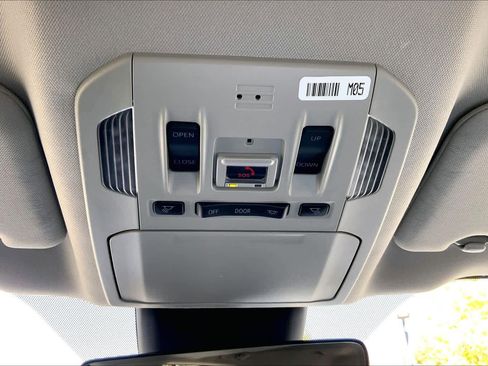 Used 2023 Toyota Highlander Limited FWD image 33