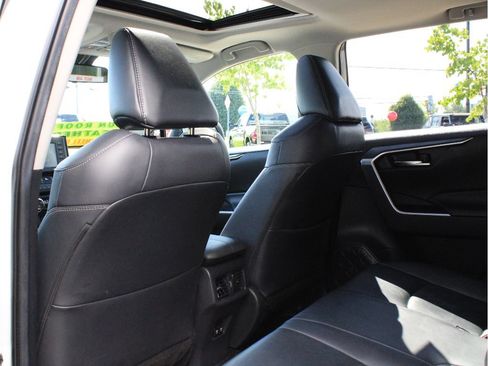 Used 2021 Toyota RAV4 XLE Premium AWD/4WD image 31
