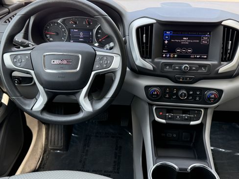 Used 2024 GMC Terrain SLE w/ Driver Convenience Package FWD image 20
