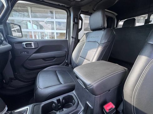 Used 2021 Jeep Gladiator Overland AWD/4WD image 22