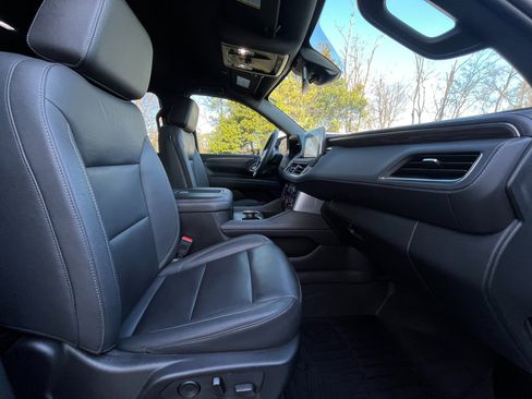 Used 2024 Chevrolet Suburban LT image 31