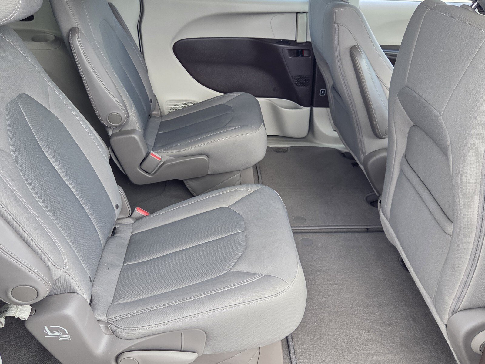 Used 2017 Chrysler Pacifica Touring Plus FWD image 10