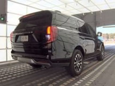 Used 2025 Ford Expedition Platinum AWD/4WD image 19