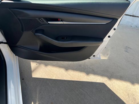Used 2024 MAZDA MAZDA3 s FWD image 17