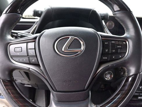 Used 2019 Lexus ES 350 Ultra Luxury w/ Accessory Package image 17
