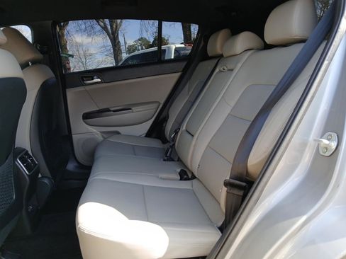 Used 2020 Kia Sportage S image 11