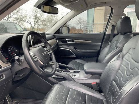 Used 2022 Kia Telluride SX w/ SX Prestige Package image 2