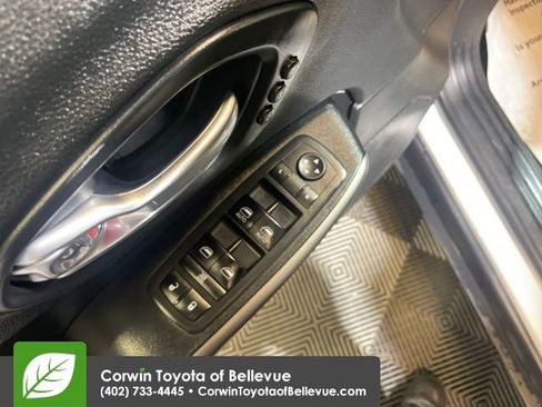 Used 2019 Jeep Cherokee Limited image 11