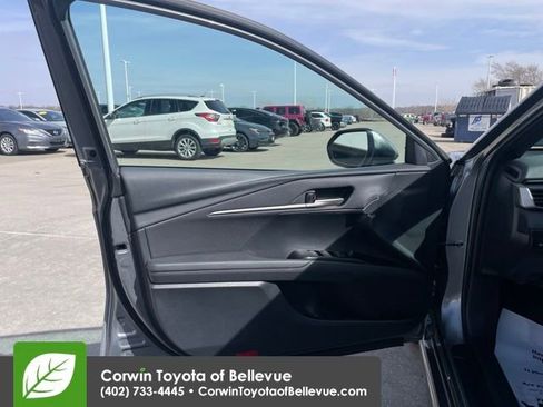 Used 2025 Toyota Camry SE image 18