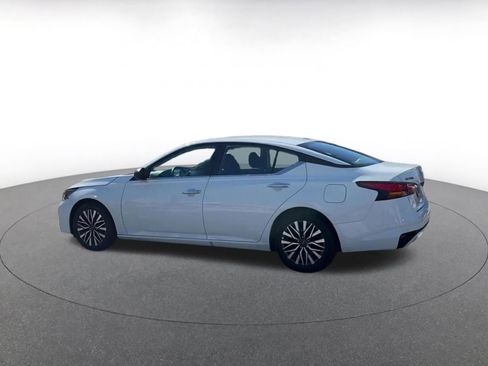 Used 2025 Nissan Altima 2.5 SV image 9