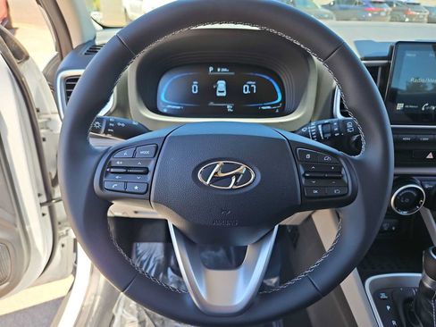 Used 2026 Hyundai Venue SEL FWD image 21