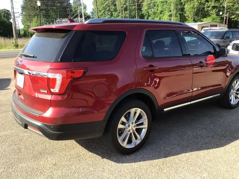 Used 2019 Ford Explorer XLT w/ Equipment Group 202A image 8