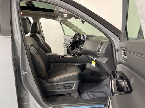 New 2026 Nissan Pathfinder Platinum w/ Accent Package AWD/4WD image 41