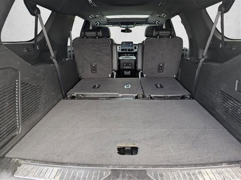 Used 2022 Chevrolet Suburban Z71 w/ Luxury Package image 30