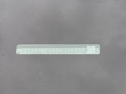 Used 2022 Toyota RAV4 LE image 2